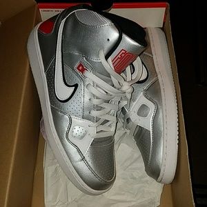 Nike son of force mid